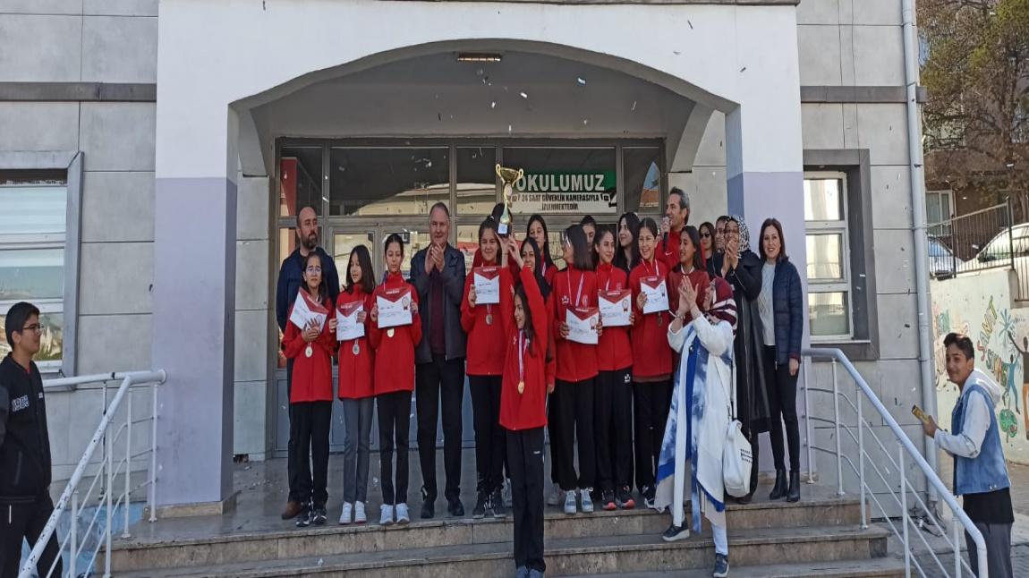 Küçük Kızlar Basketbol Takımımız Türkye Yarı Finallerinde 